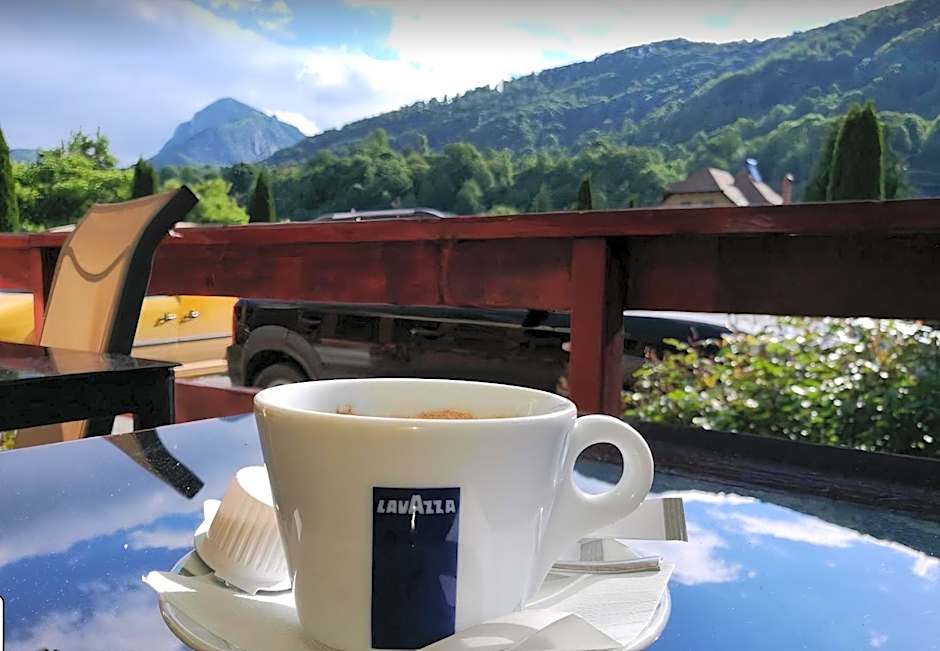 Pensiunea Floare de Colţ