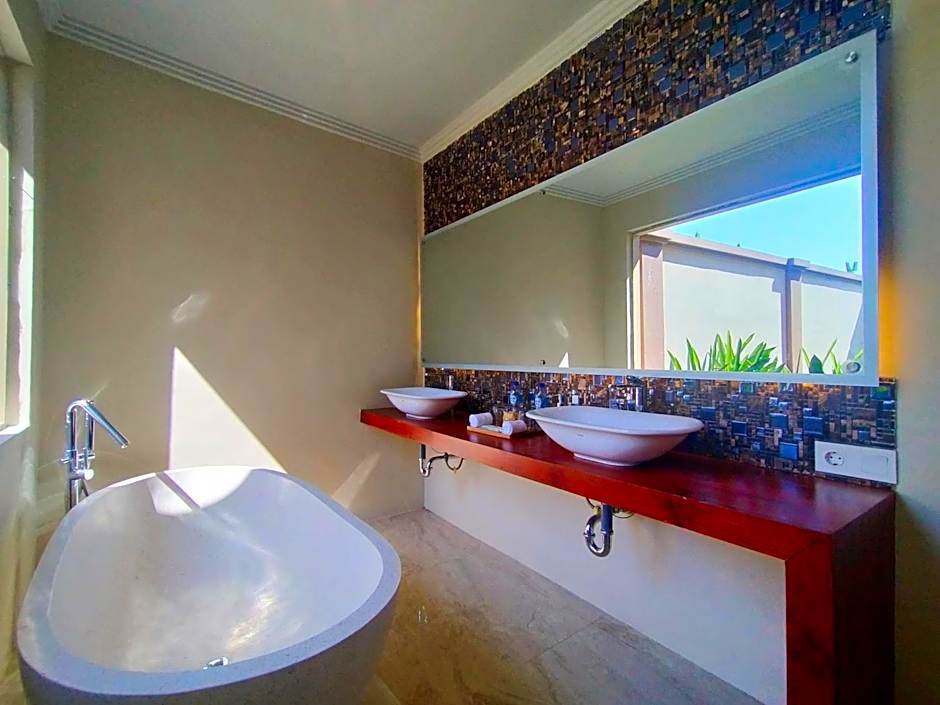 The Grand Villandra Resort Lovina