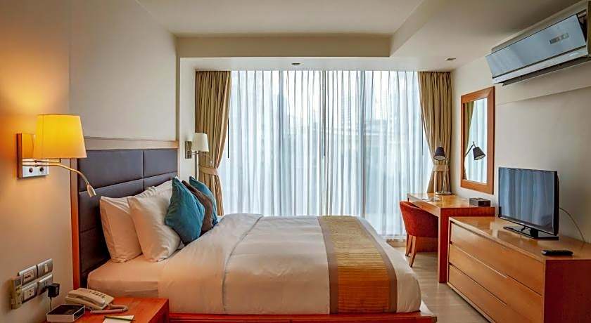 Oakwood Residence Sukhumvit 24 Hotel
