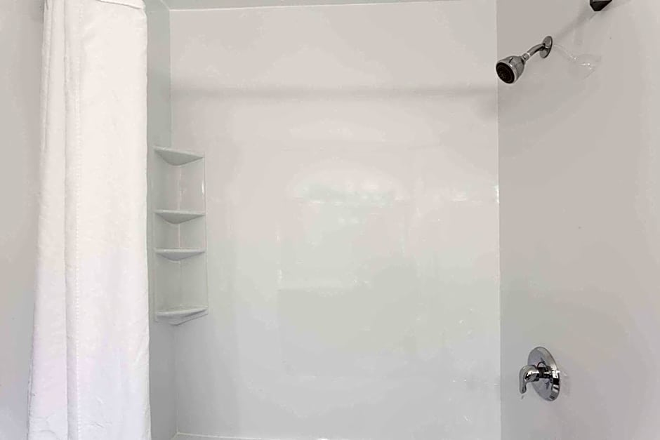 Photo 1 of 4 of 1 Queen Bed, Accessible, Nonsmoking