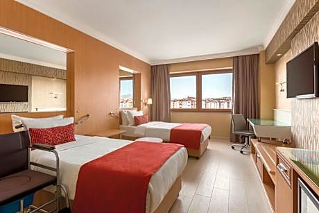 Standard Twin Room - Mobility Accessible