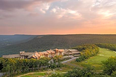 Cloudland at McLemore Resort Lookout Mountain, Curio by Hilton