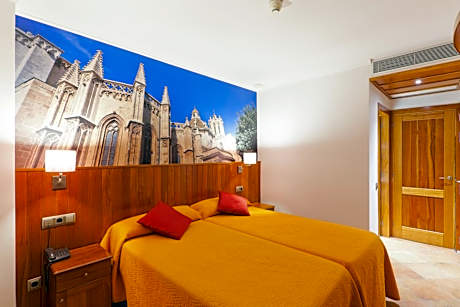 Double or Twin Room (1 Adult)