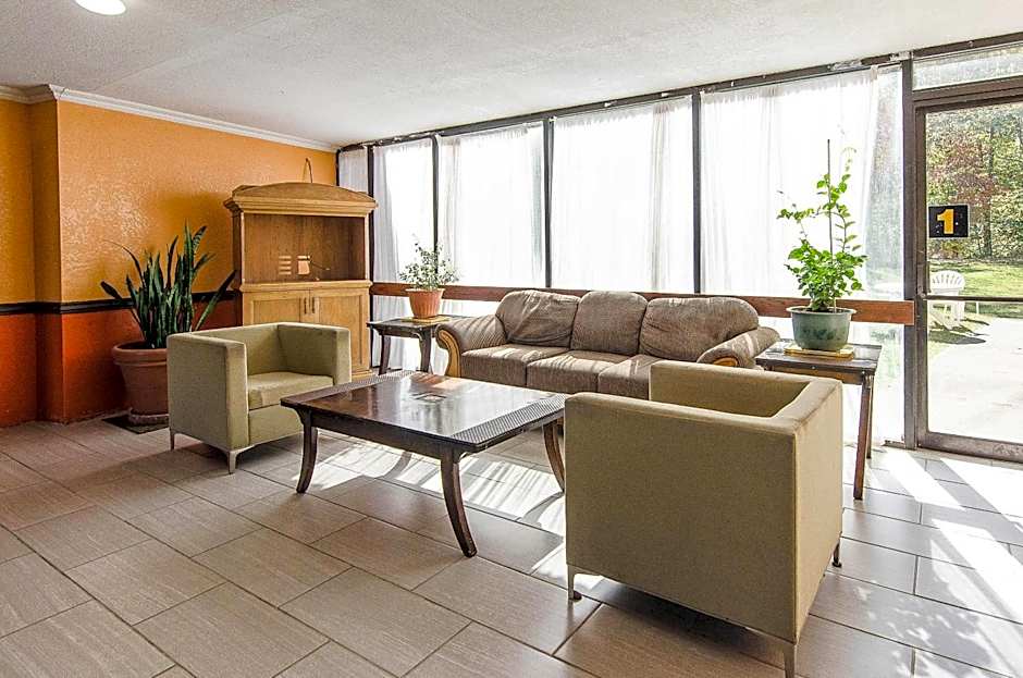 Econo Lodge Inn & Suites Norton - Wise South