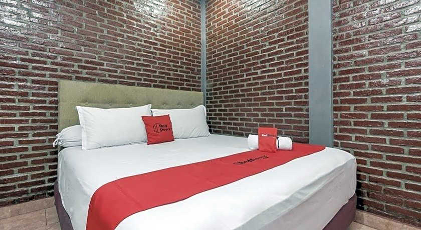 RedDoorz Plus Syariah @ Ampera Raya