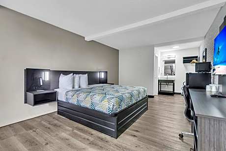 King Room Pet Friendly - Accessible/Non-Smoking