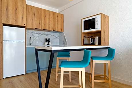 PREMIUM 1 BED WITH BALCONY SEA VIEW HIGH FLOOR 2 ADULTS + 1 CHD