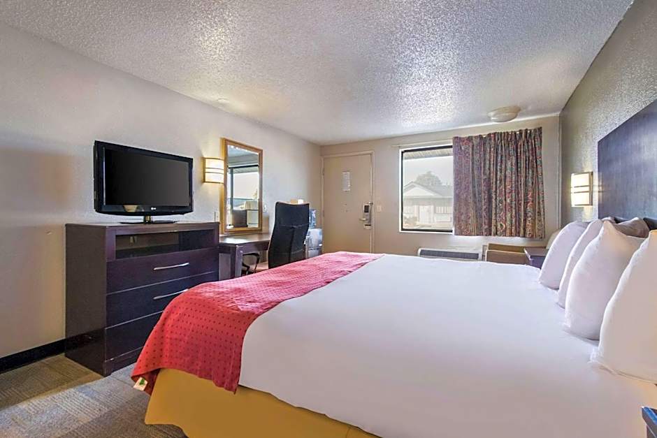 Rodeway Inn Near Hall of Fame