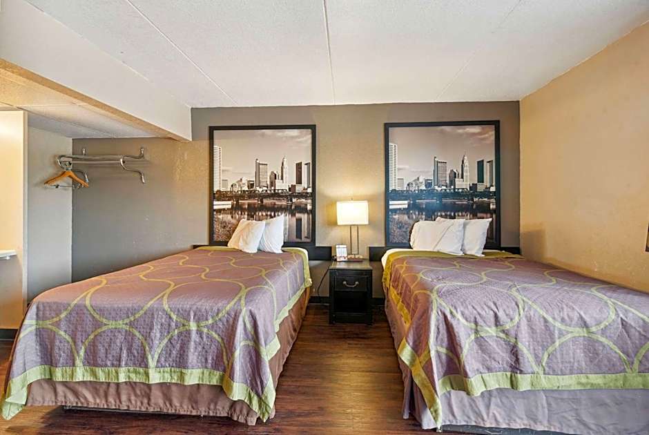 Super 8 by Wyndham Millbury/Toledo