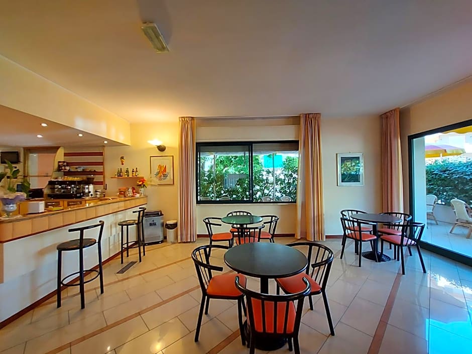 Hotel Joli