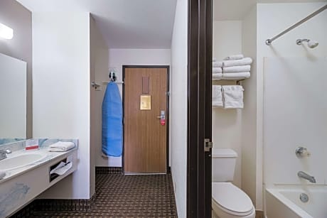 4 Queen Beds, Suite, Nonsmoking