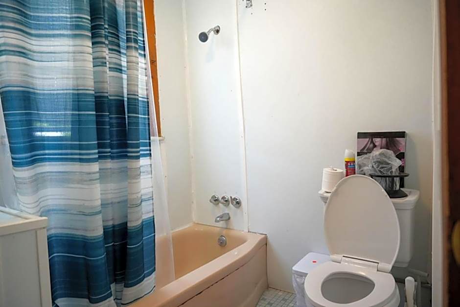 Divine Villa Guest House Harper Ave EWR AIRPORT PENN STATION NY NJ