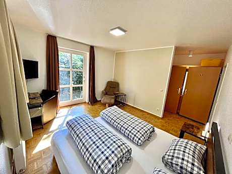 Doppelzimmer-Groß-Eigenes Badezimmer