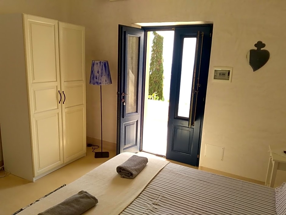 Alicudi Giardino dei Carrubi- al gradino 365