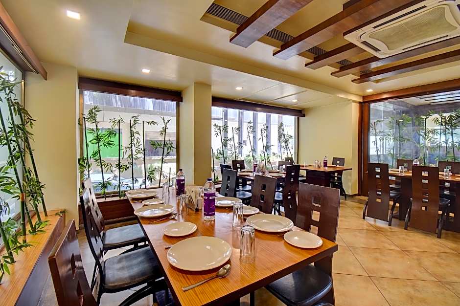 Hotel Lotus Ivy Studios Near Pune Airport