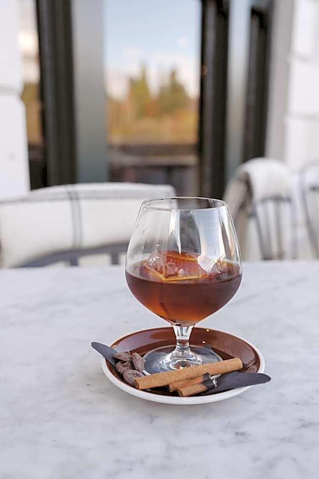 Eichardt's Private Hotel & Lakefront Apartments