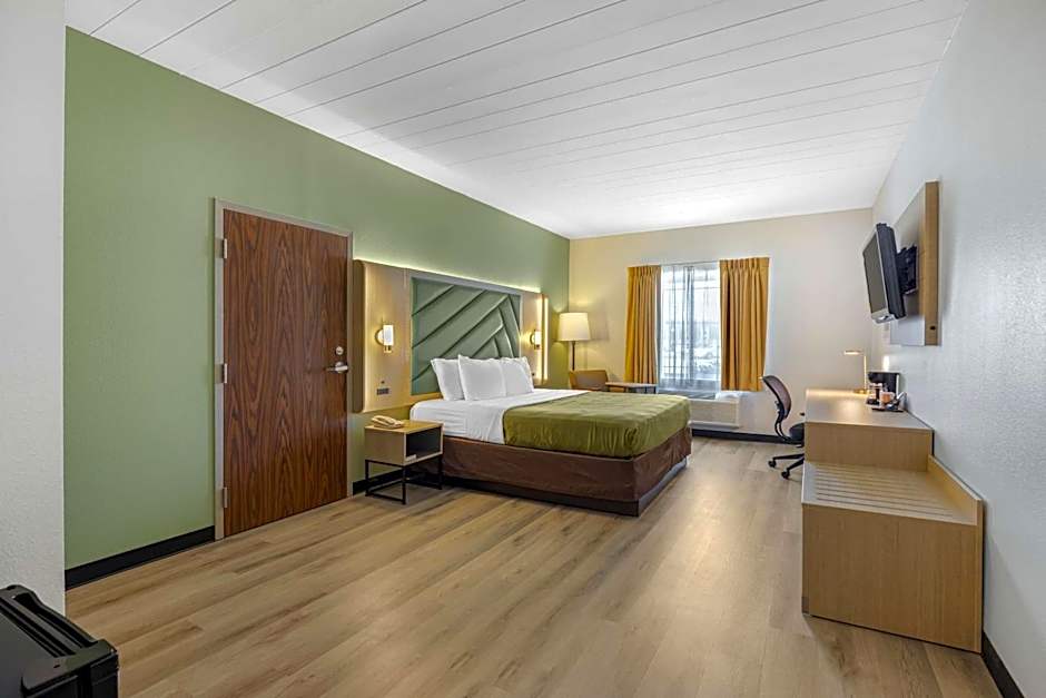 Quality Inn & Suites Monterey I-40