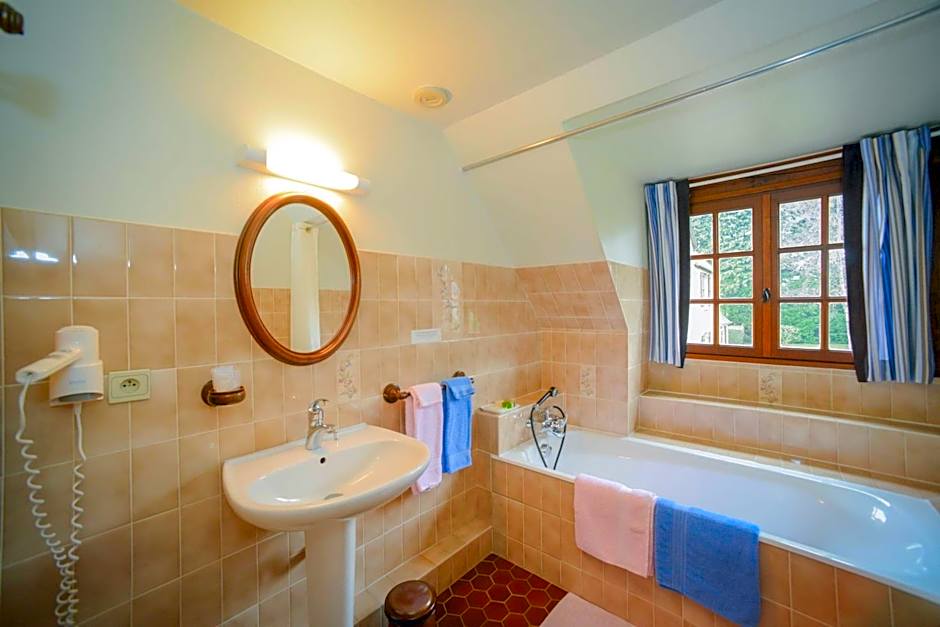 Logis Hôtel Restaurant Manoir De L'Acherie