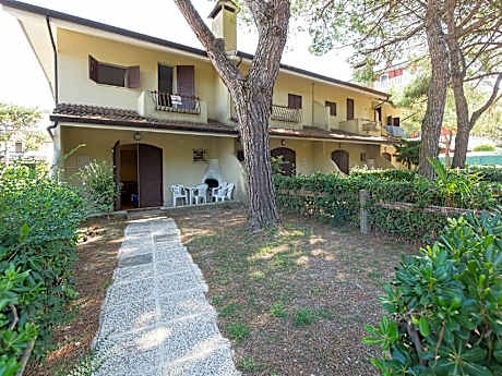 Nice villa in Caorle with balcony