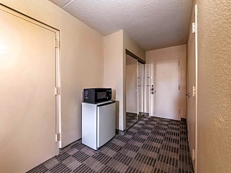 1 King Bed, Mobility/Hearing Impaired Accessible Room, Non-Smoking