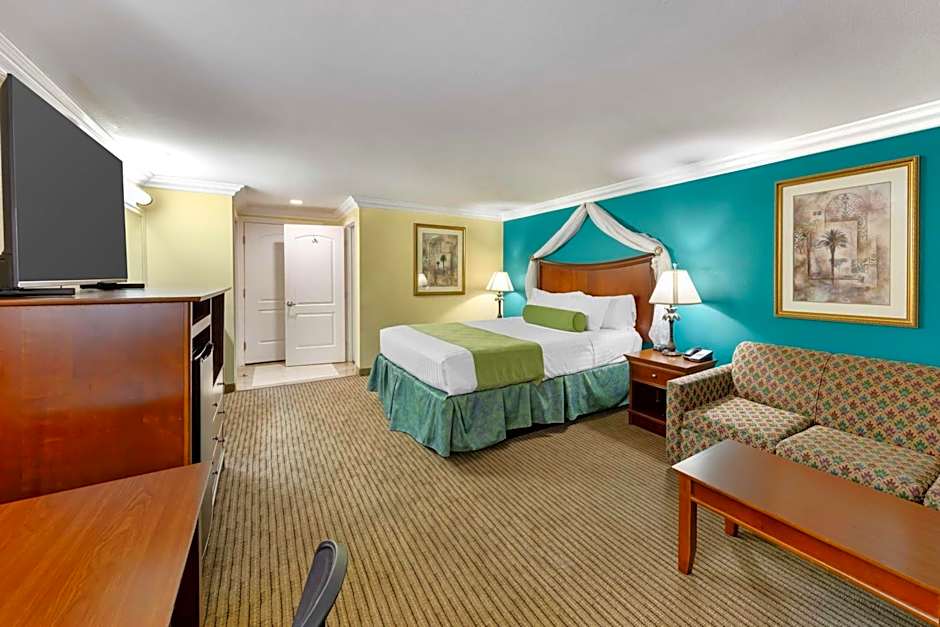 Best Western Harbour Inn & Suites Huntington - Sunset Beach