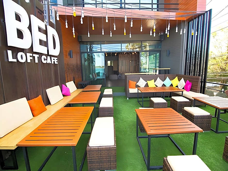 Bed Loft Cafe