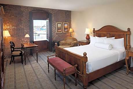 1 Queen Bed, Harbor View