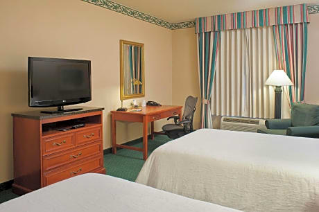 2 Queen Mobility/Hearing Accessible Ri Shwr