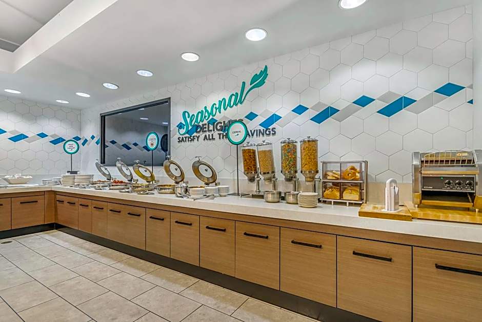 Embassy Suites By Hilton Detroit Metro Airport