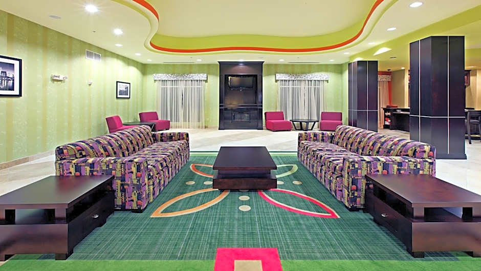 Holiday Inn Garland By IHG