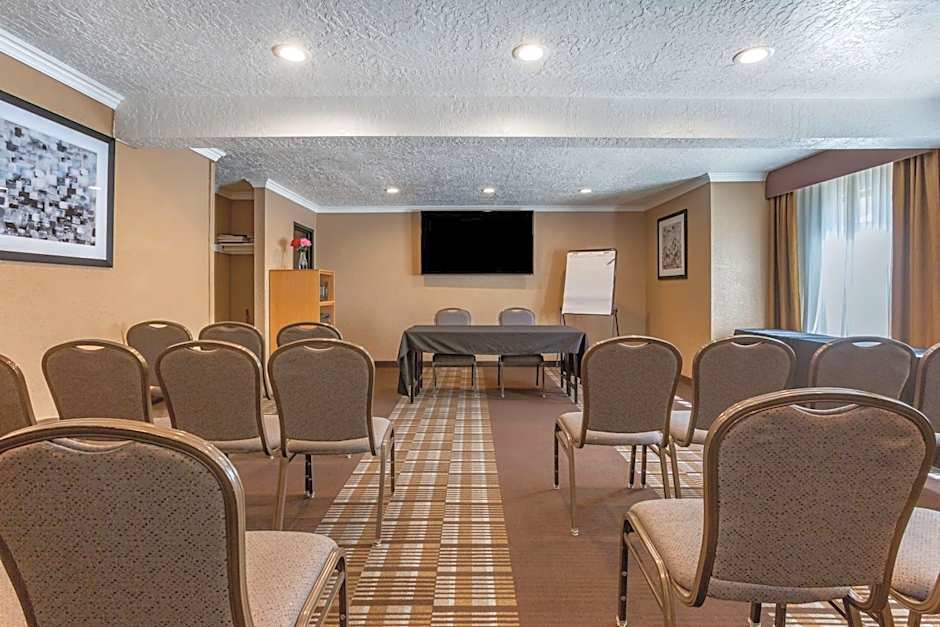 Best Western Airport Albuquerque Innsuites Hotel & Suites