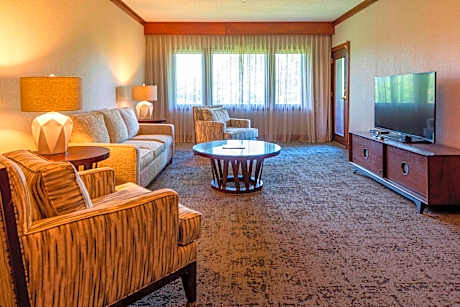 Legendary Suite, Presidential Suite, 1 King, Golf View, Balcony, Whirlpool