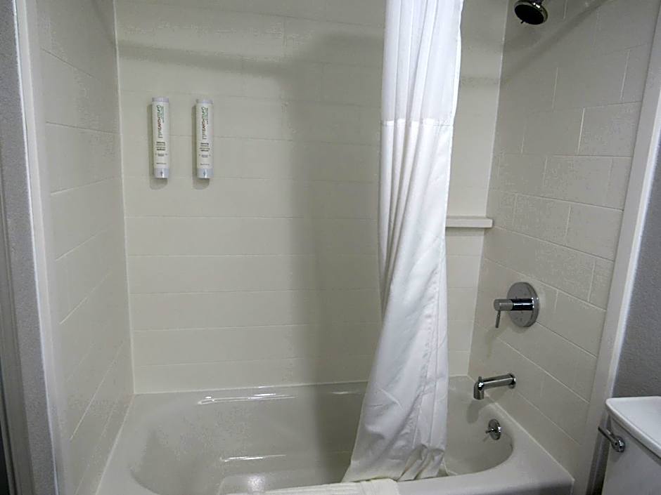 Clarion Pointe McDonough