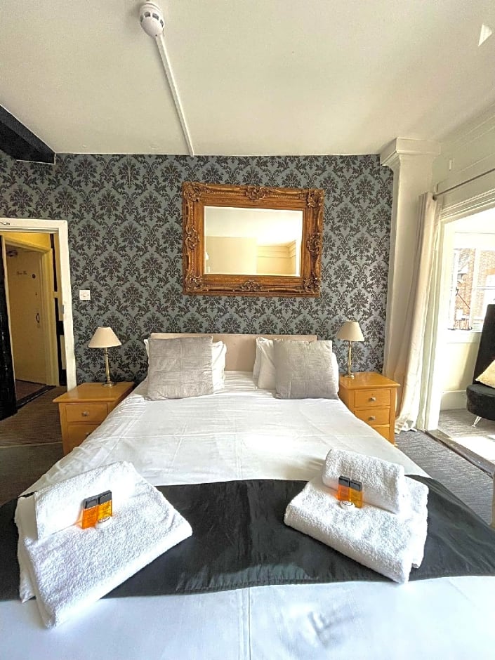 The Crown And Cushion