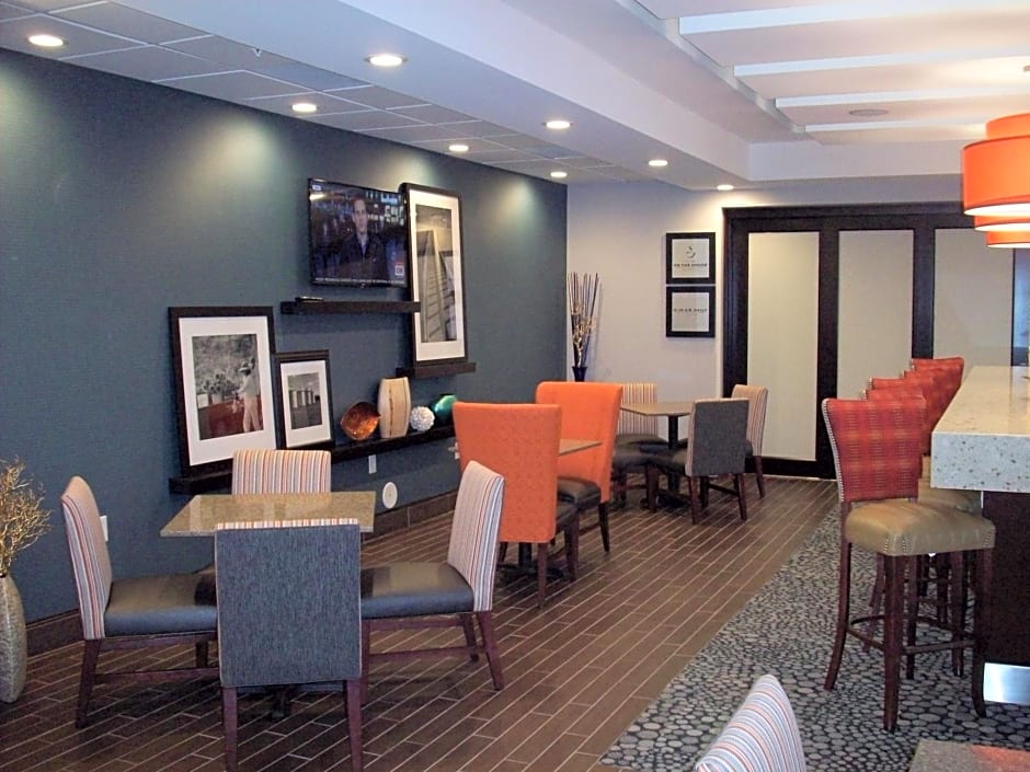 Hampton Inn- Suffolk