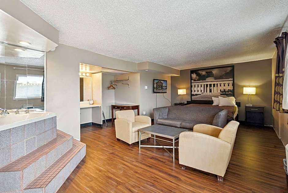 Super 8 by Wyndham Millbury/Toledo