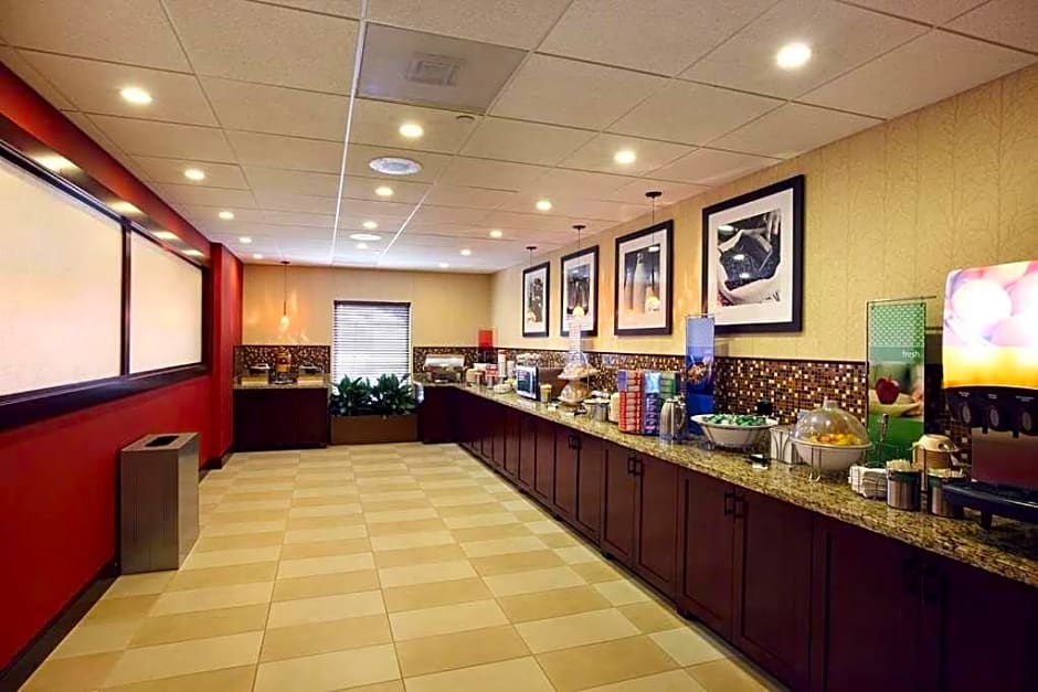 Hampton Inn & Suites Charlottesville at the University