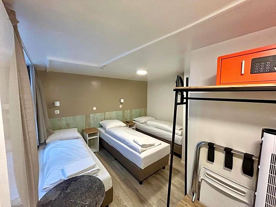 Budget Hotel Damrak Inn