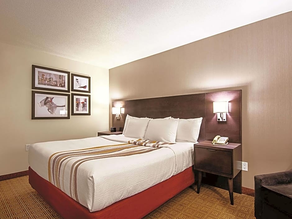La Quinta Inn & Suites by Wyndham Vancouver Airport