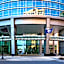 Renaissance by Marriott Arlington Capital View Hotel