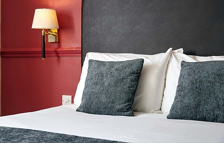 Dog House by Chef & Brewer Collection