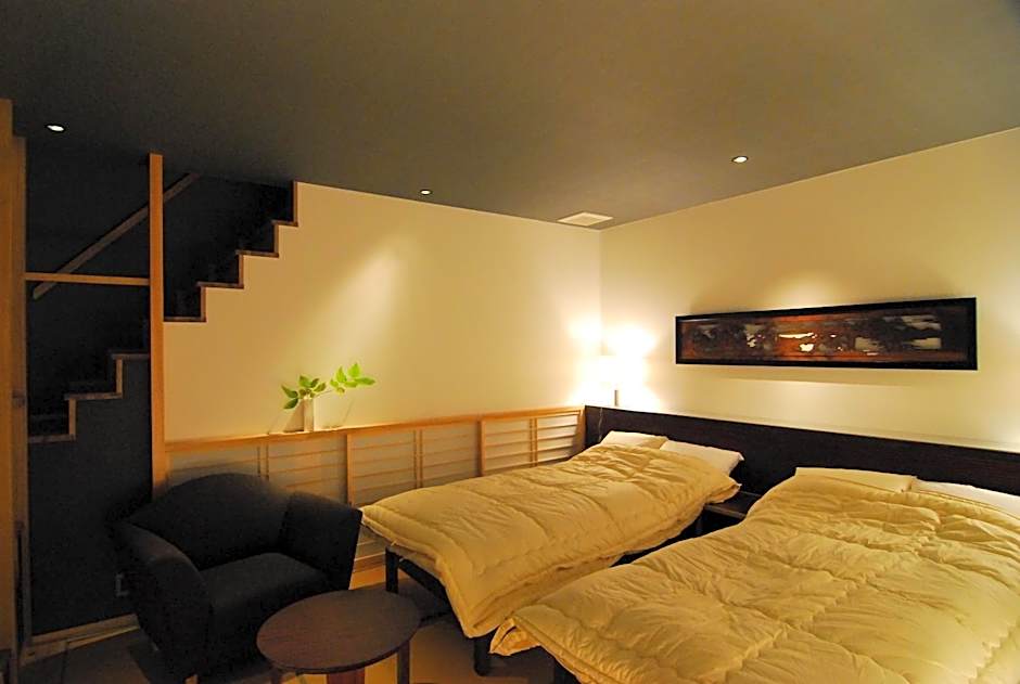 AKARI et KAORI formerly Taizanso