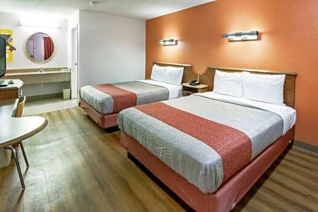 Queen Room with Two Queen Beds - Non-Smoking