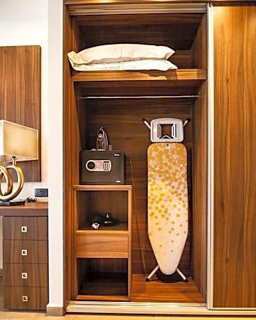 Basic Double Room No Balcony No Window View