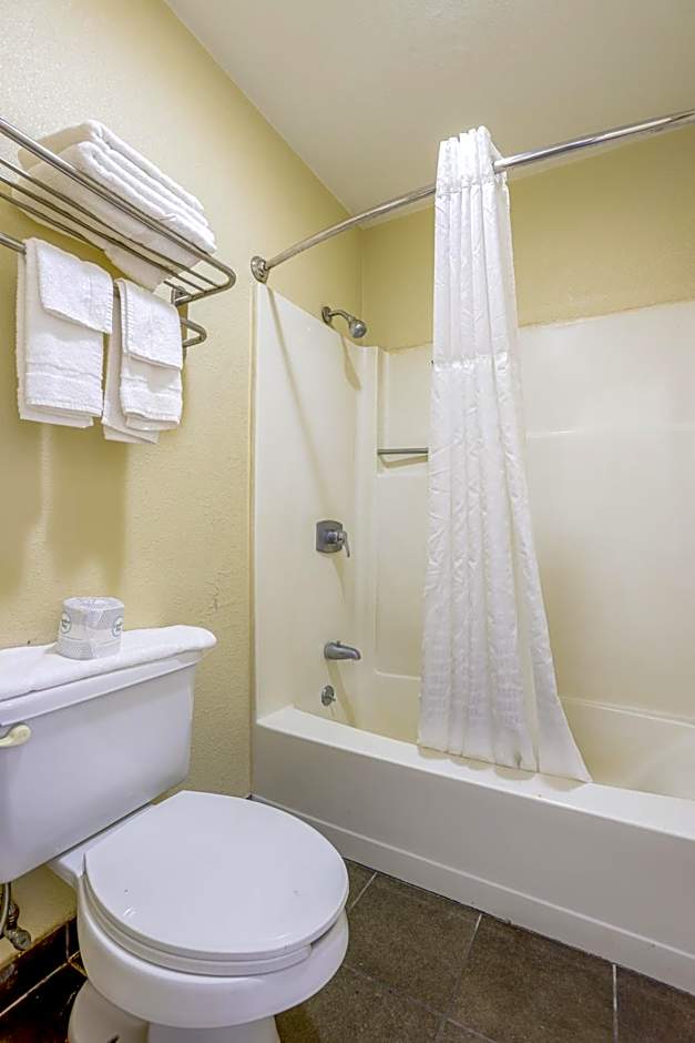 Budget Inn By OYO Natural Bridge I-81
