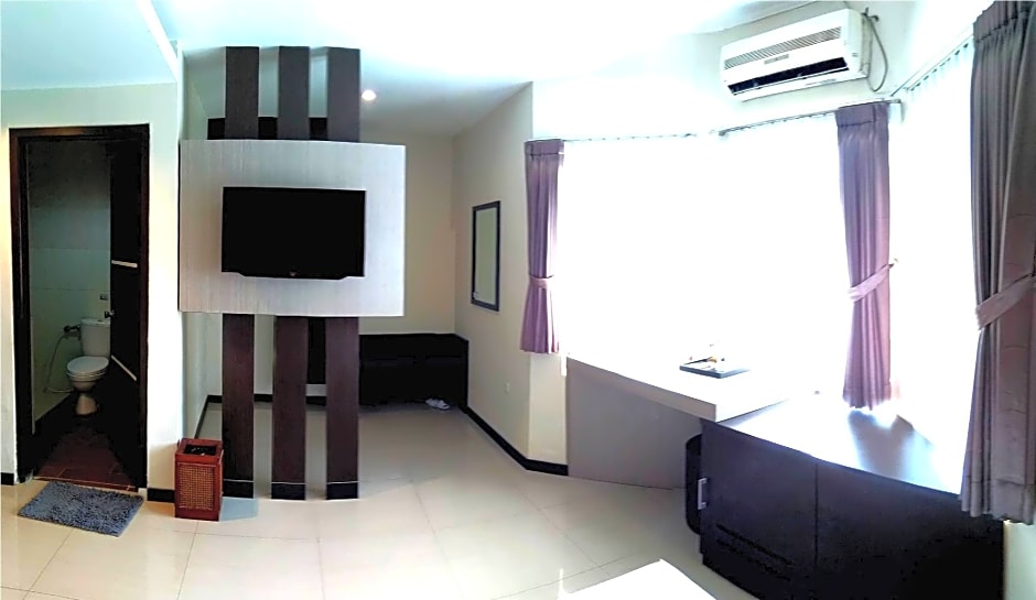 Alexander Hotel Tegal