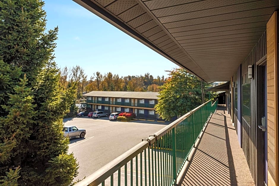 Travelodge by Wyndham Abbotsford Bakerview