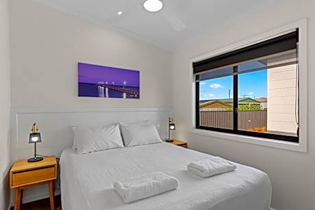 Superior Two-Bedroom Cabin - Sleeps 4