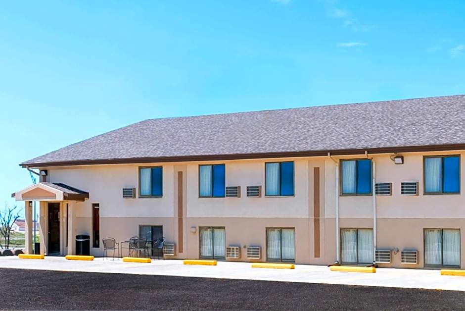 Super 8 by Wyndham Bowman