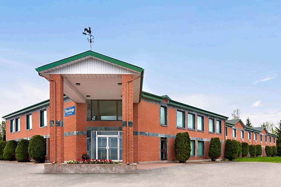 Travelodge by Wyndham Rigaud
